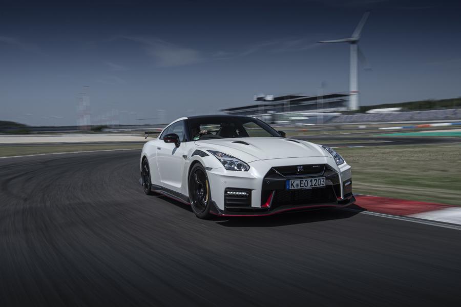  Nissan GT-R Nismo (R35) 2019 года  (UK) (фото 6 из 22)